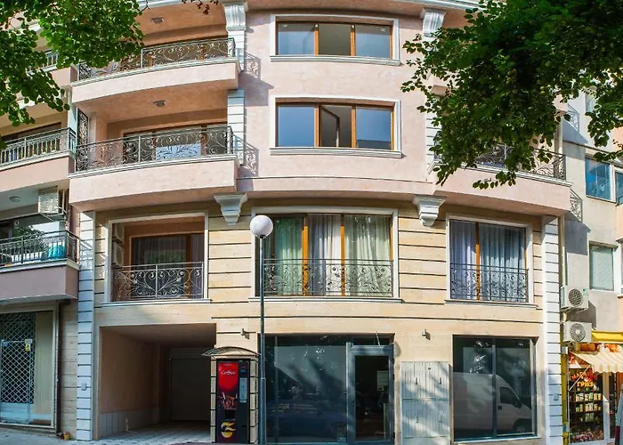 Red Square Apartment *